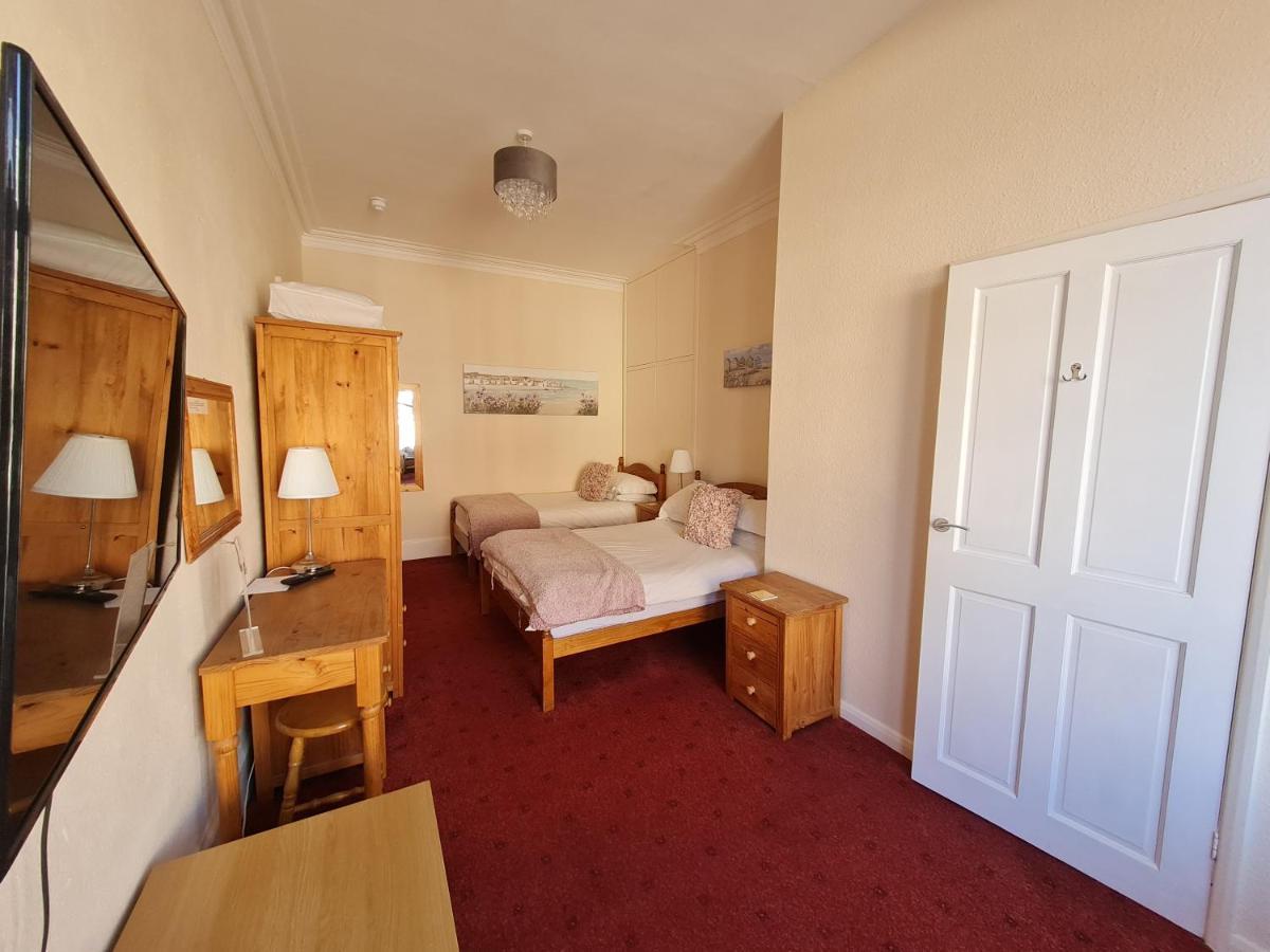 Отель Kimberley House Уитби Экстерьер фото