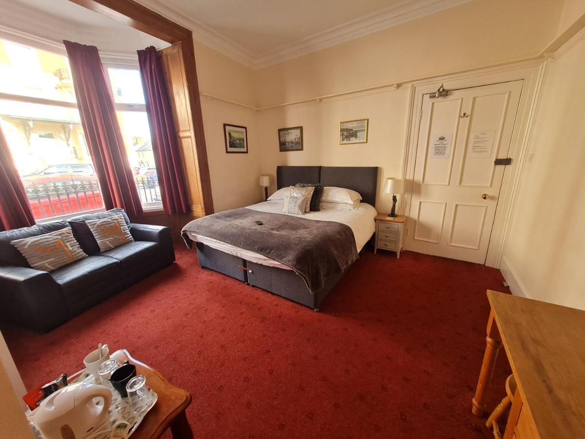 Отель Kimberley House Уитби Экстерьер фото