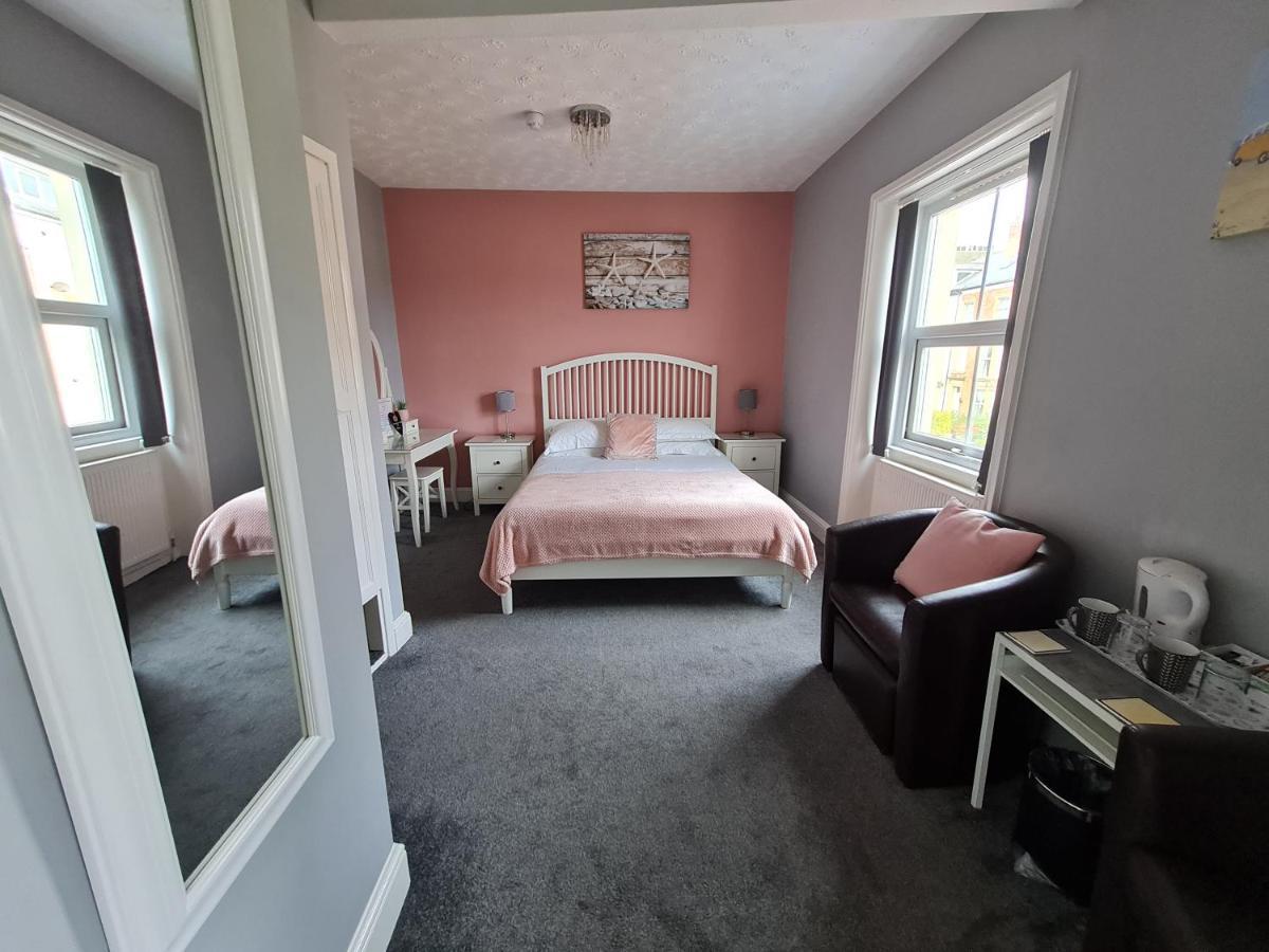Отель Kimberley House Уитби Экстерьер фото