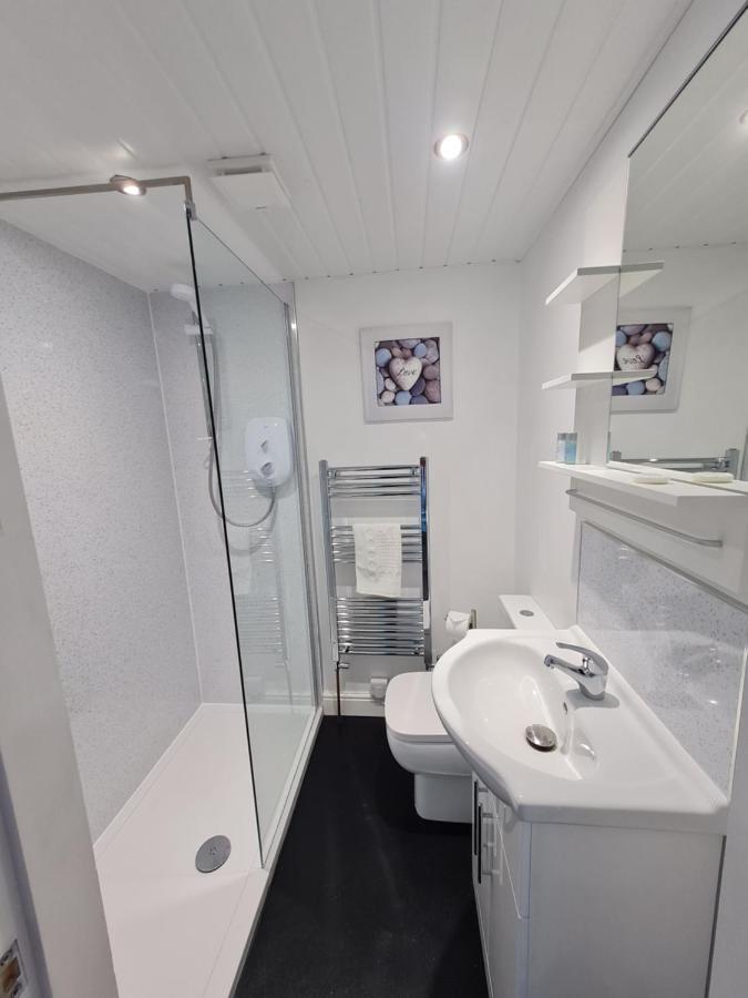 Отель Kimberley House Уитби Экстерьер фото