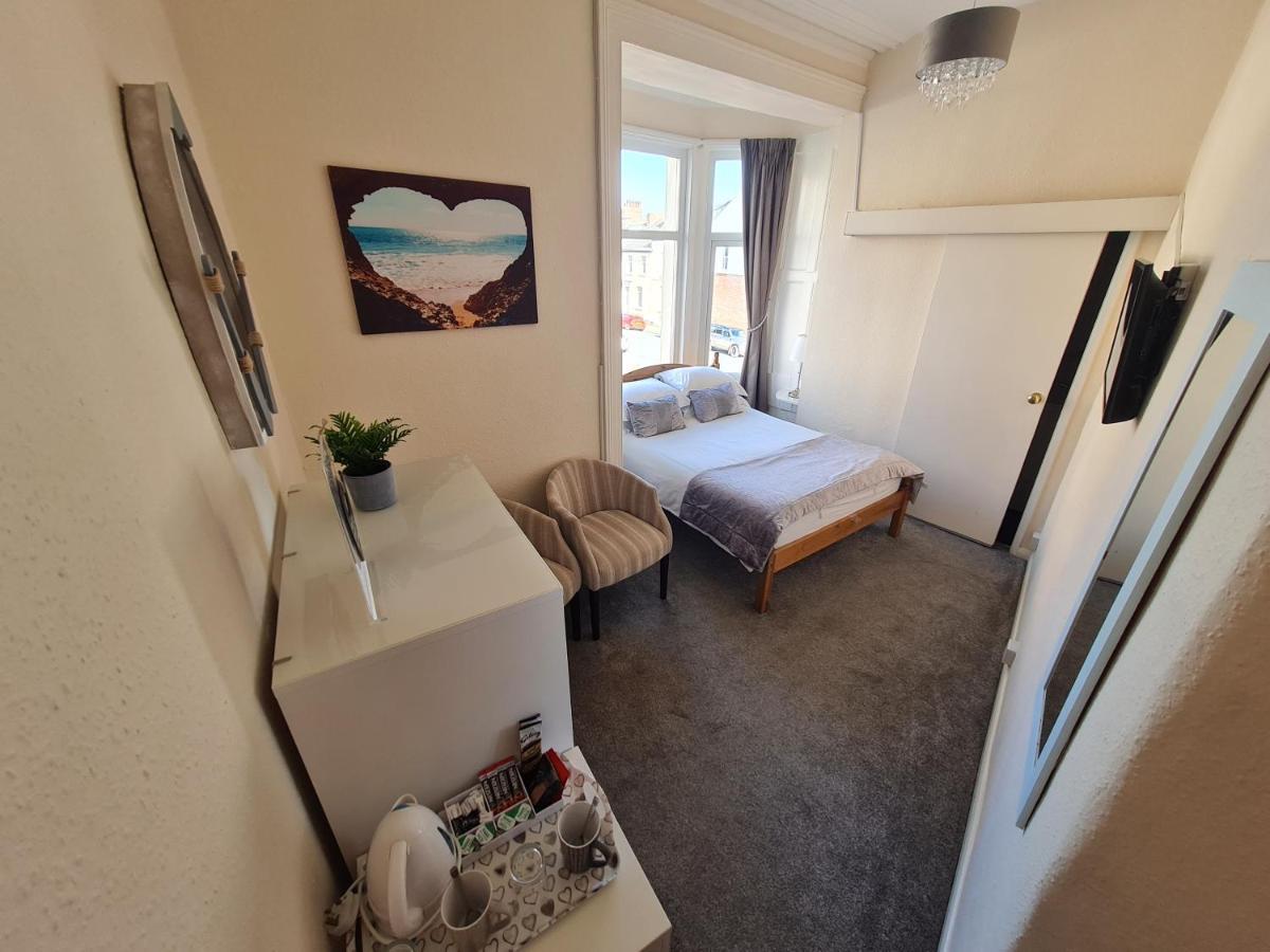 Отель Kimberley House Уитби Экстерьер фото