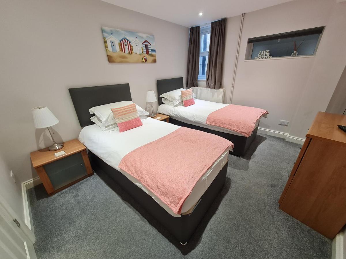 Отель Kimberley House Уитби Экстерьер фото