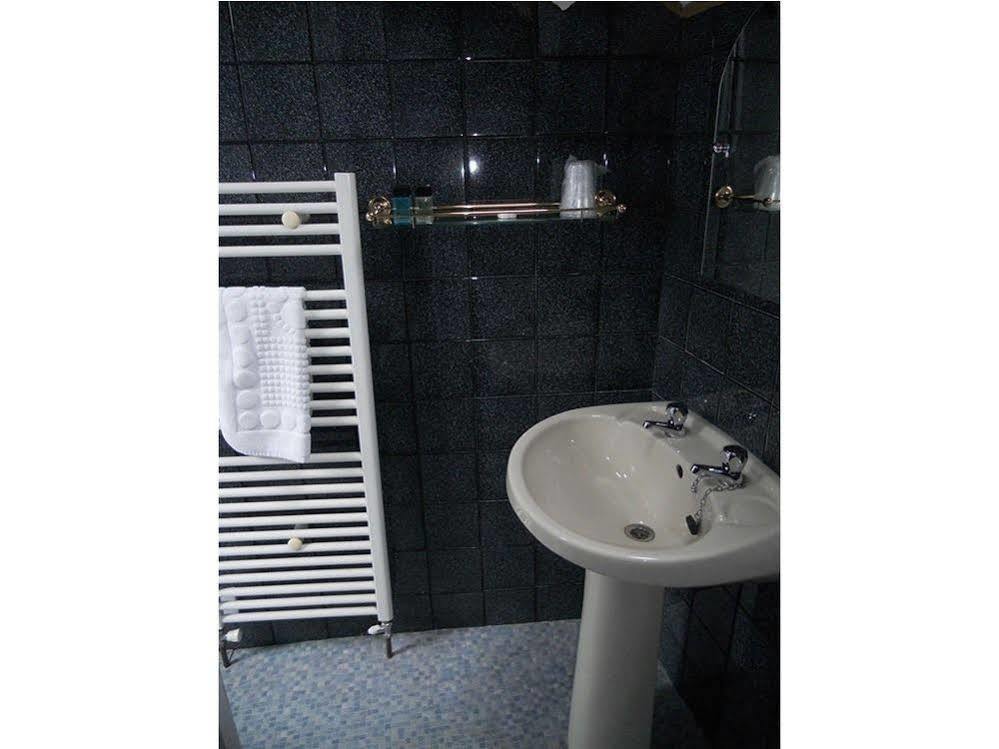 Отель Kimberley House Уитби Экстерьер фото